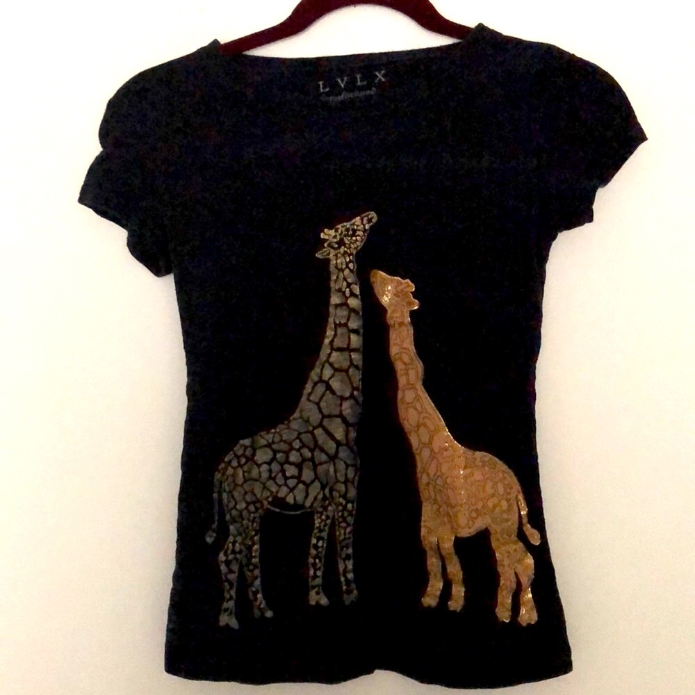 Black cotton tee with gold giraffe print